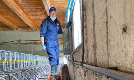 Hicham ha abierto una empresa de mantenimiento e instalación térmica y climatización